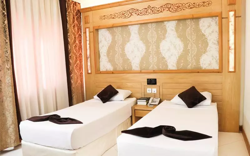 Alibaba https://cdn.alibaba.ir/ostorage/hotel-accommodation-images/68ac323aa1e6f83605b7e032_سه تخت رویال (1).webp